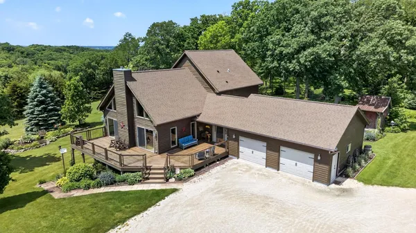 $999,900 | 31631 Ma Dailey Road, St. Charles, MN 55972