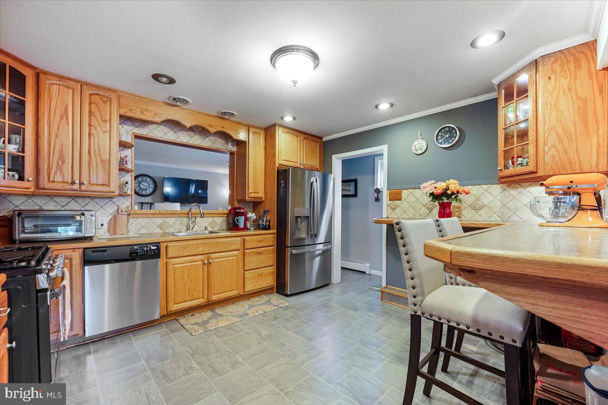 2644 Wood Road Secane, PA 19018 - Photo 3 of 28 kitchen