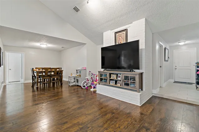 $259,900 | 1910 East Navaho Trail, Katy, TX 77449