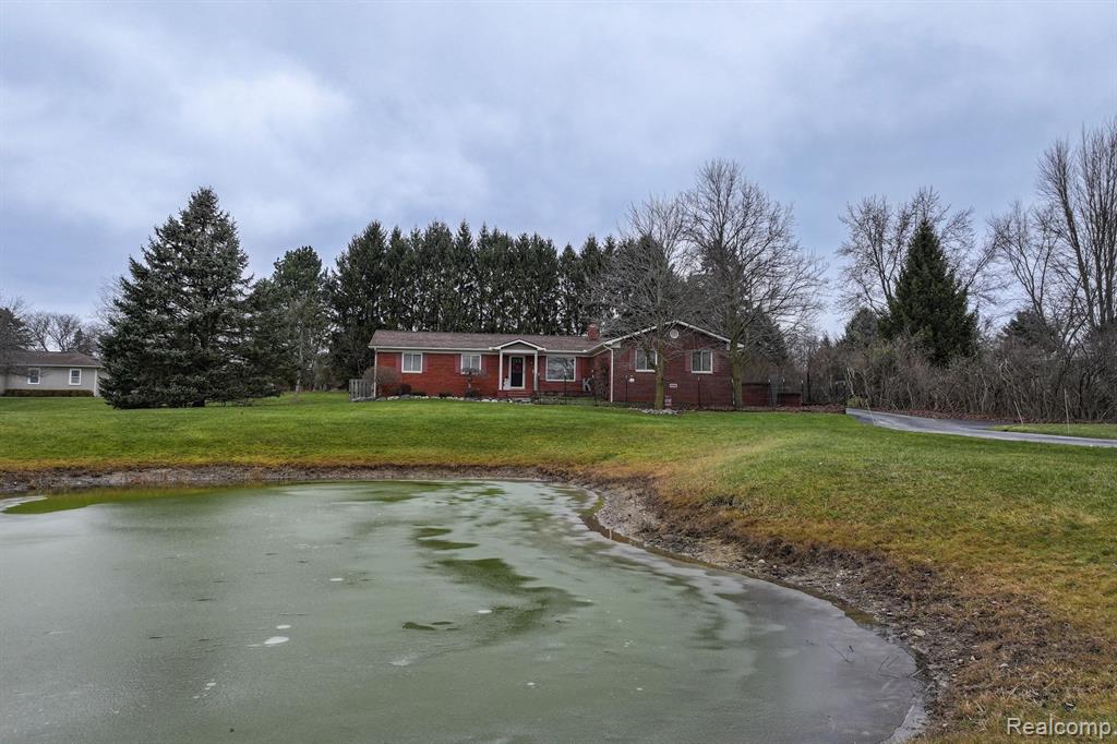 4920 Milett Road Fowlerville, MI 48836 - Photo 7 of 47