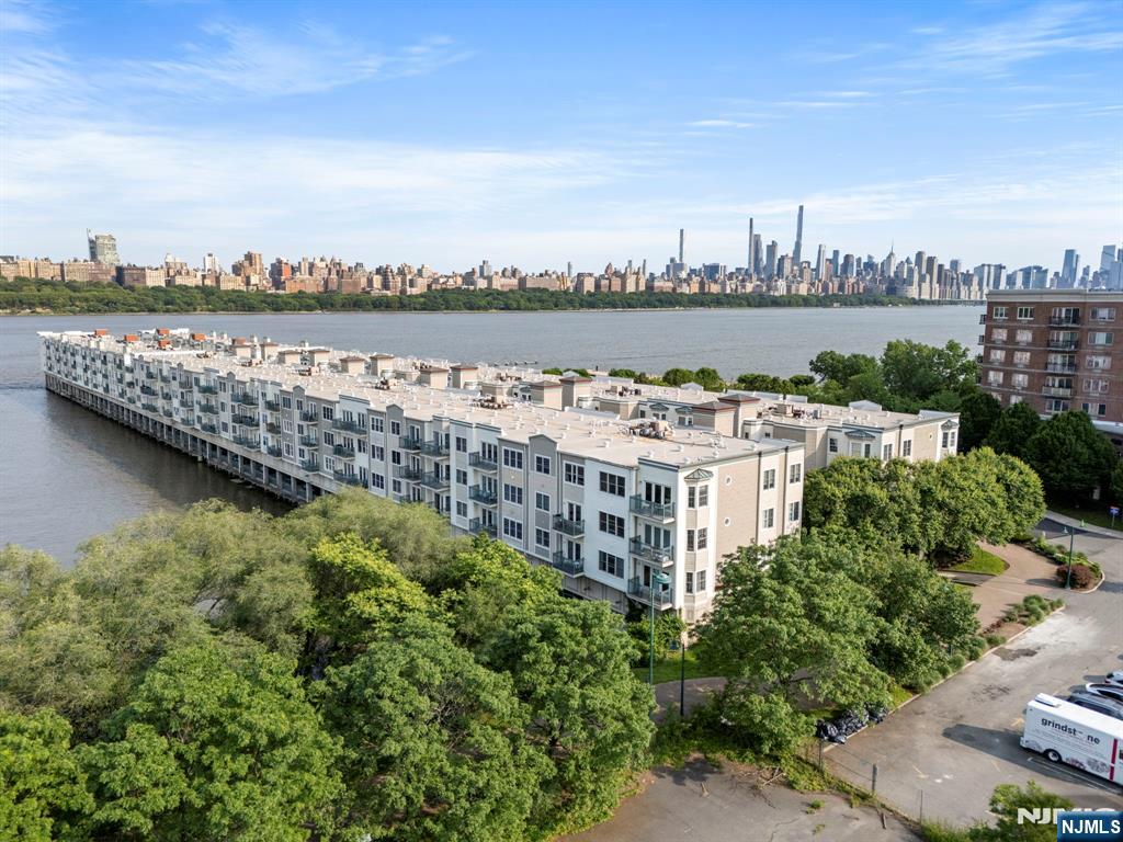 108 The Promenade, Unit 108 Edgewater, NJ 07020 - Photo 3 of 49