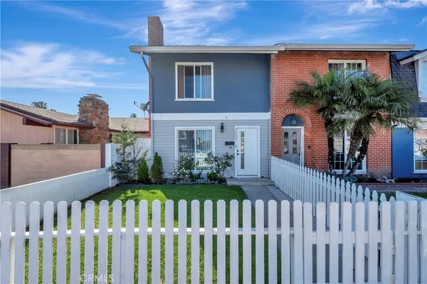 $829,000 | 2603 Delaware Street, Unit A, Huntington Beach, CA 92648