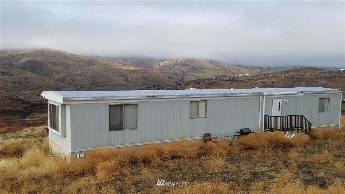 16143 North Wenas Road Selah, WA 98942 - Photo 2 of 23 Gallery Image 2