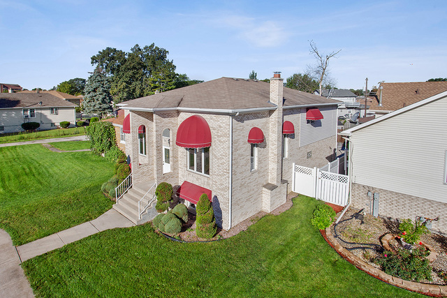 5338 State Road Burbank, IL 60459 - Photo 2 of 21 a view of a back yard of the house