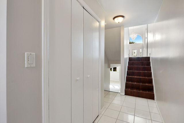 5338 State Road Burbank, IL 60459 - Photo 19 of 21 a view of a hallway view with staircase