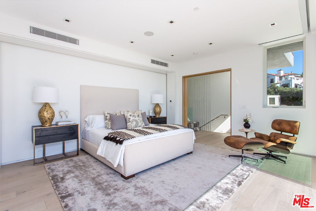 1413 Queens Road Los Angeles, CA 90069 - Photo 20 of 54 Gallery Image 20