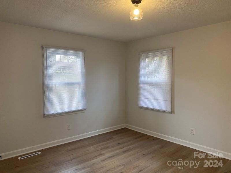 181 Spring Garden Avenue Kannapolis, NC 28081 - Photo 21 of 30 an empty room with a window