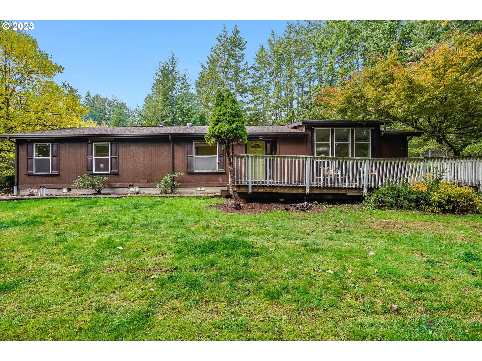 2242 East Loop Road Stevenson, WA 98648 - Photo 3 of 48 a view of a backyard with couches plants and large tree