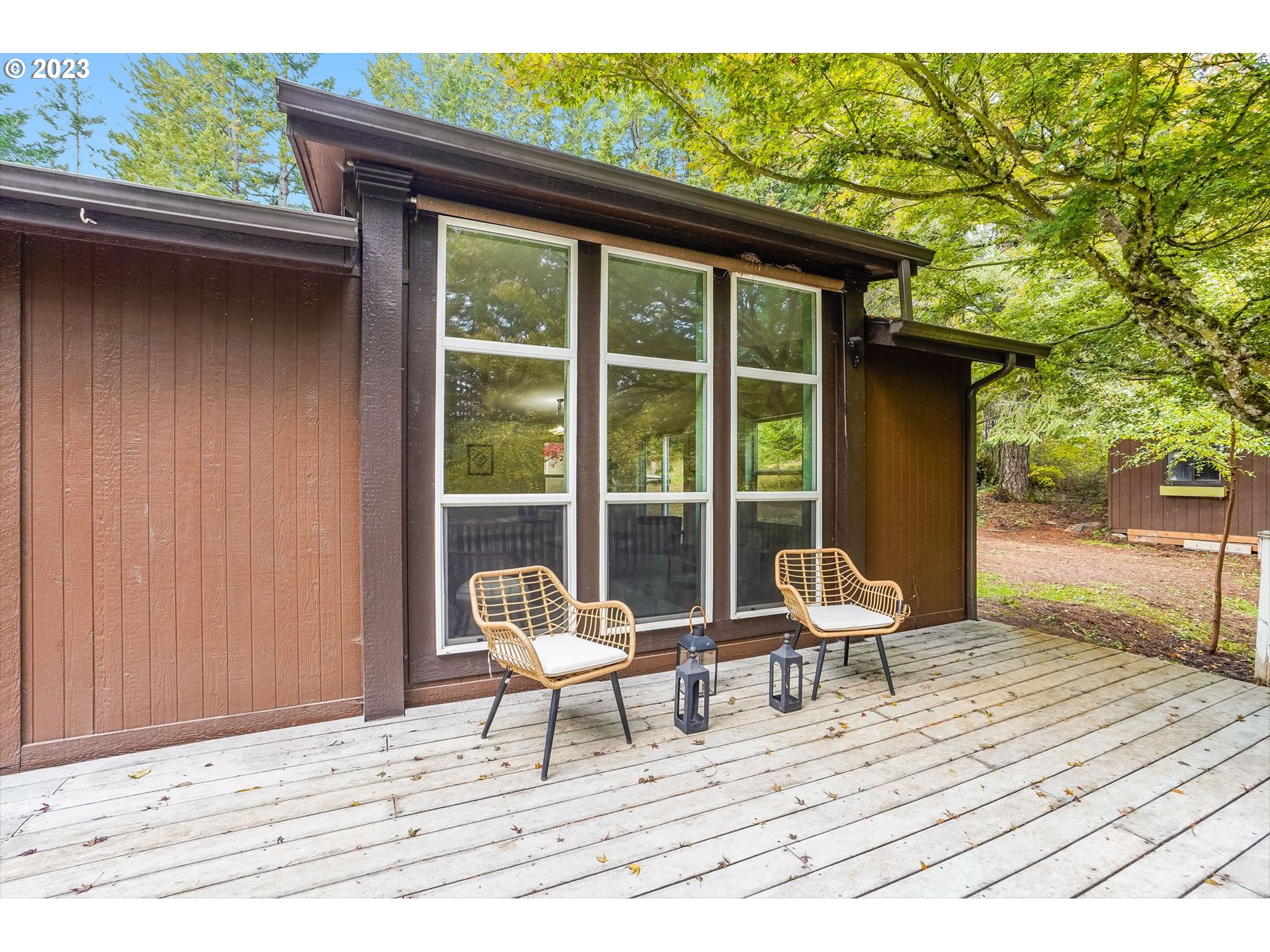 2242 East Loop Road Stevenson, WA 98648 - Photo 39 of 48 a outdoor space with furniture