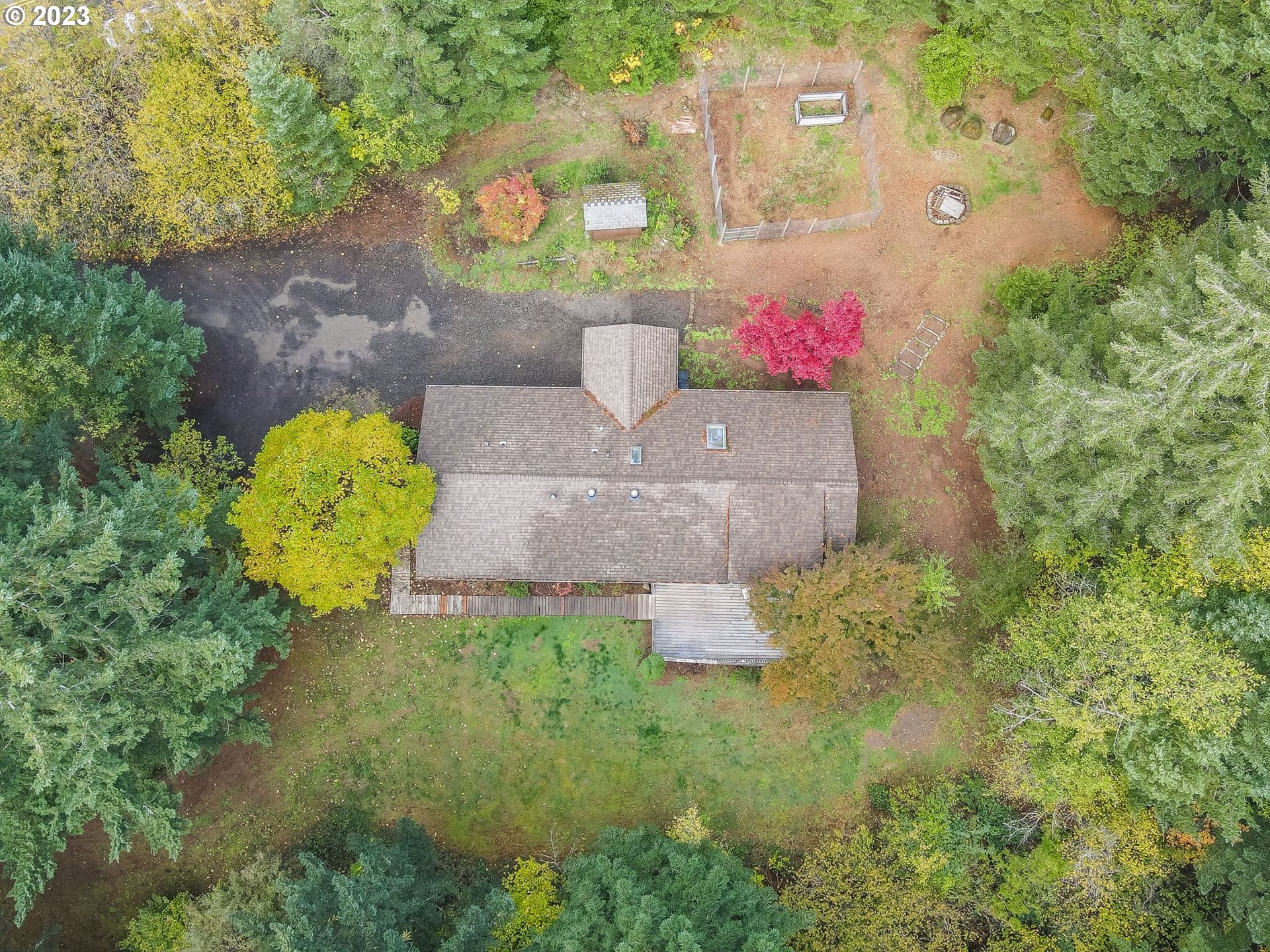 2242 East Loop Road Stevenson, WA 98648 - Photo 4 of 48 a aerial view of a house with a yard and a fountain