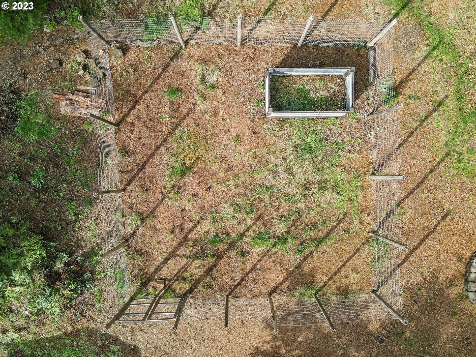 2242 East Loop Road Stevenson, WA 98648 - Photo 48 of 48 a view of a wall with a tree