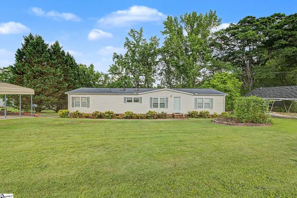 $299,000 | 1754 Memorial Dr Extension, Greer, SC 29651