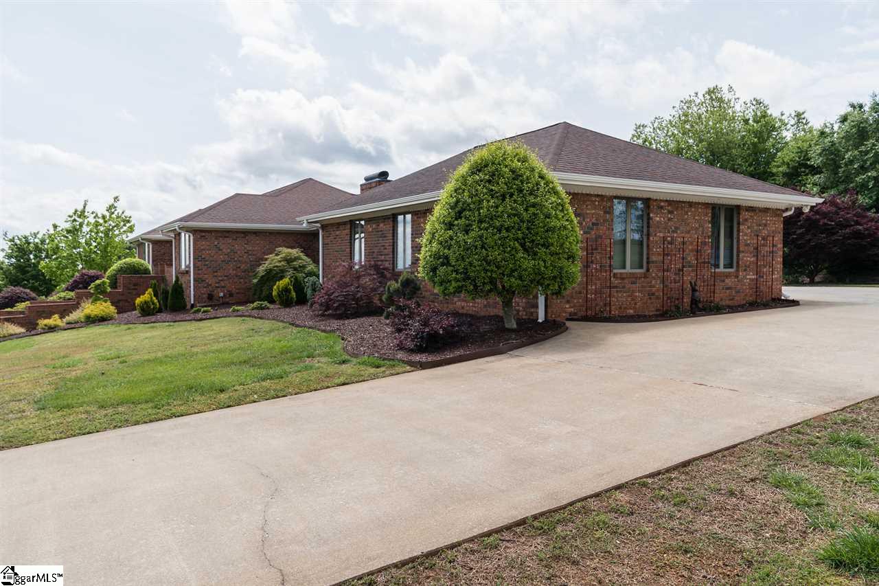 135 Grandview Drive Inman, SC 29349 - Photo 2 of 27