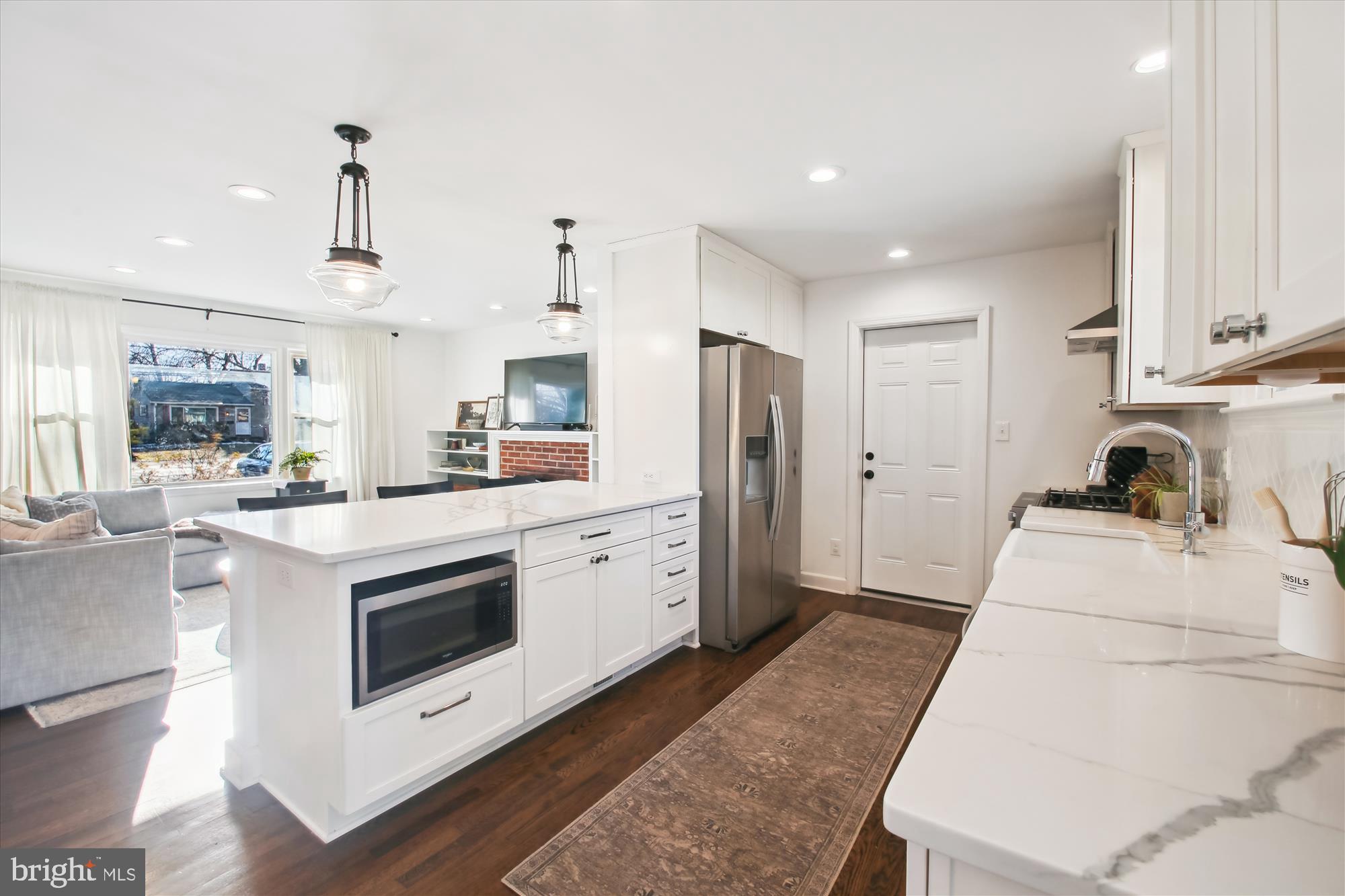 502 Evergreen Road Severna Park, MD 21146 - Photo 13 of 53 Built-in microwave