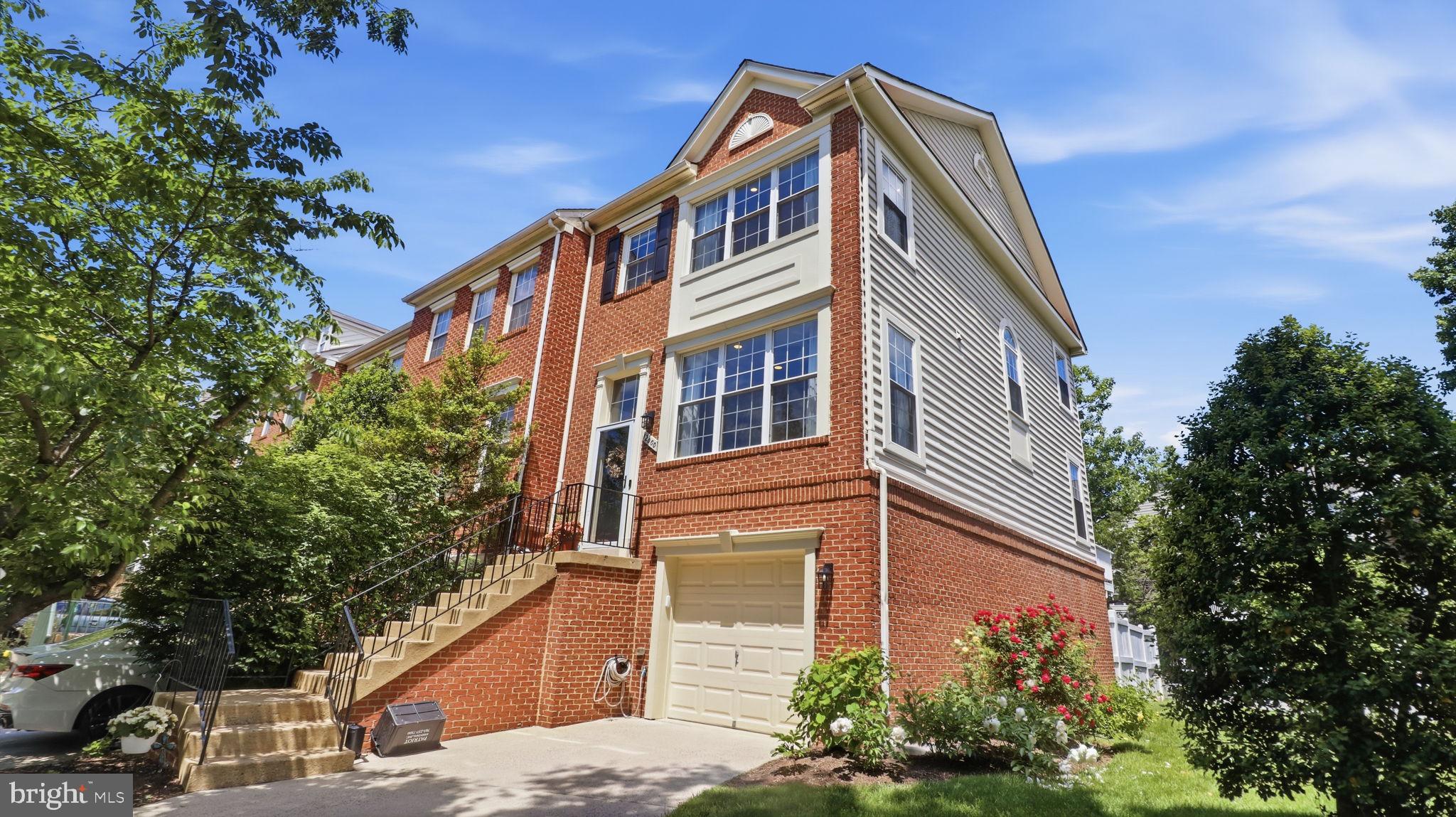 12000 Edgemere Circle Reston, VA 20190 - Photo 2 of 31 End Unit