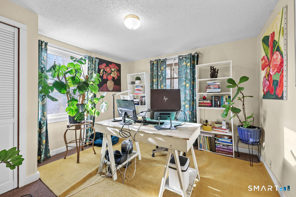 4 Hilltop Road New Haven, CT 06515 - Photo 11 of 39