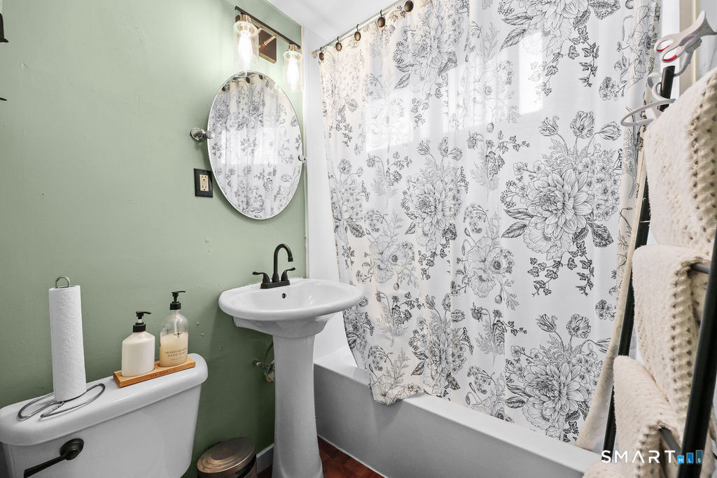 4 Hilltop Road New Haven, CT 06515 - Photo 13 of 39