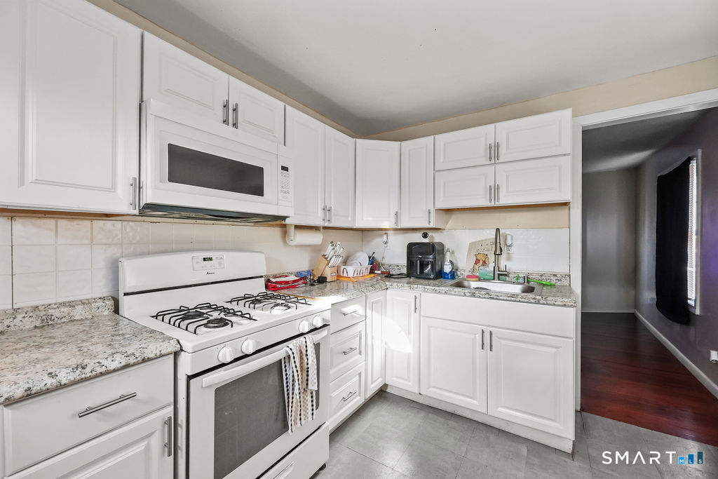 4 Hilltop Road New Haven, CT 06515 - Photo 20 of 39