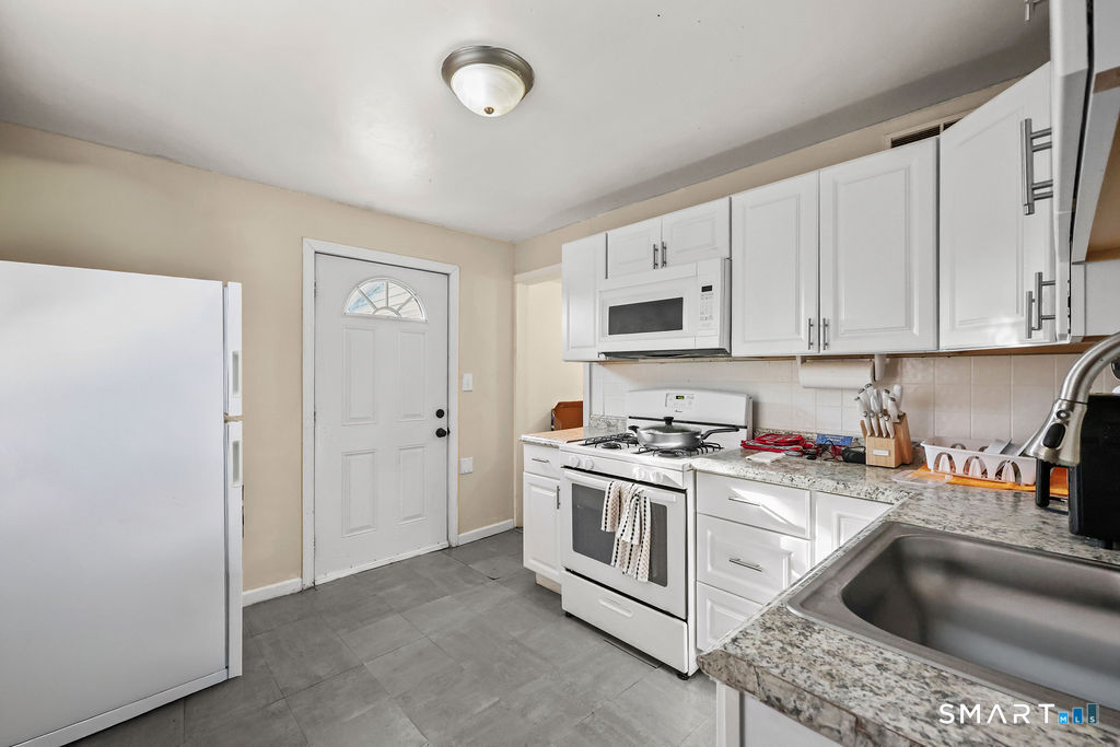 4 Hilltop Road New Haven, CT 06515 - Photo 21 of 39