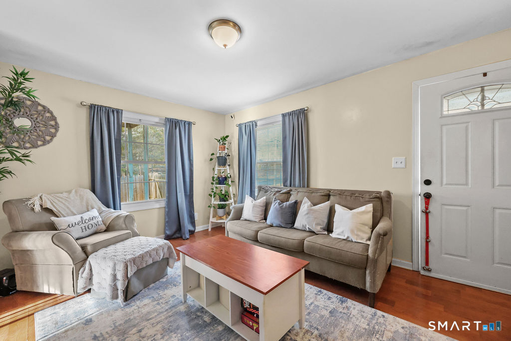 4 Hilltop Road New Haven, CT 06515 - Photo 3 of 39