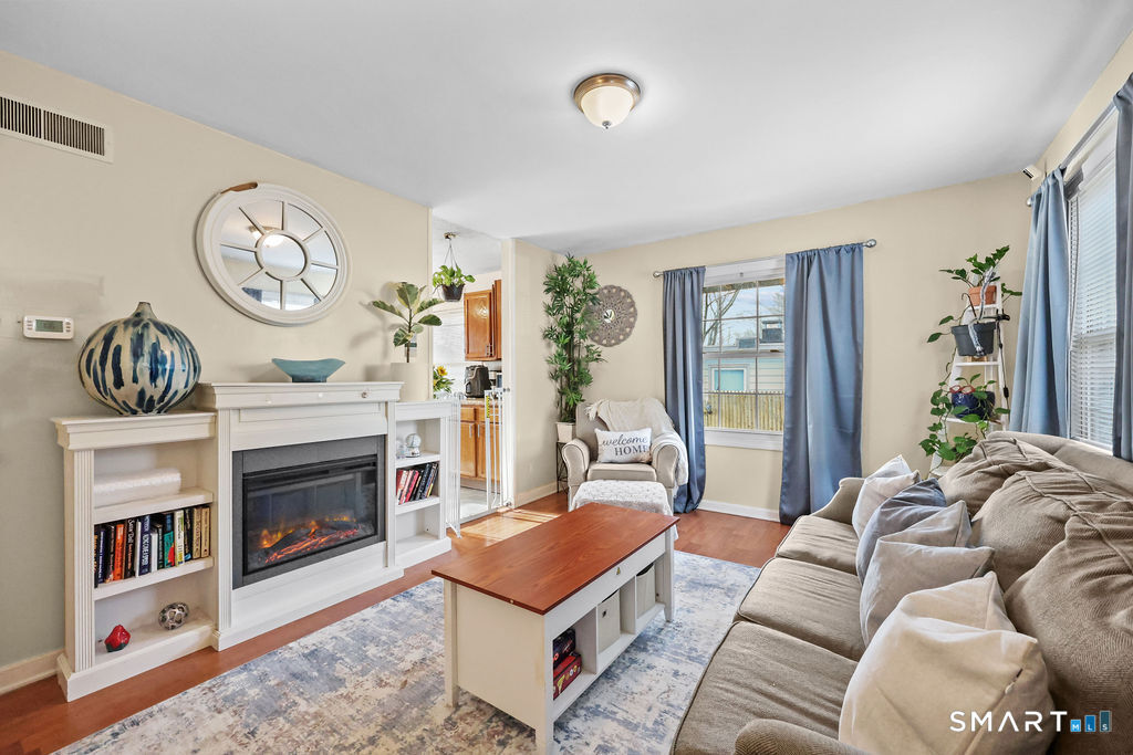 4 Hilltop Road New Haven, CT 06515 - Photo 4 of 39