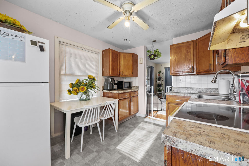 4 Hilltop Road New Haven, CT 06515 - Photo 6 of 39