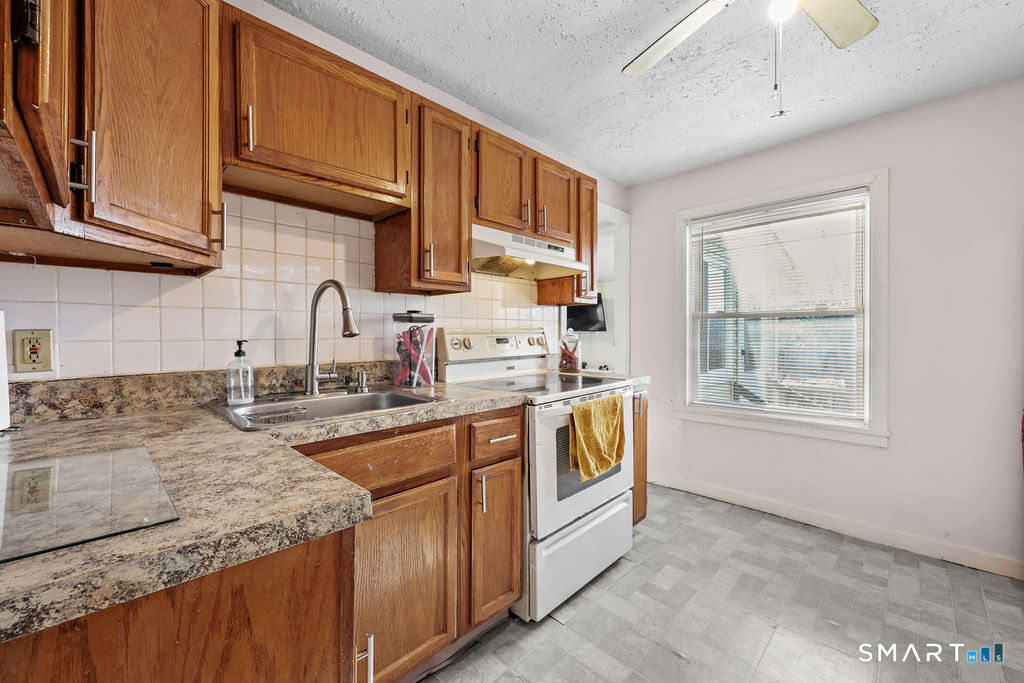 4 Hilltop Road New Haven, CT 06515 - Photo 7 of 39