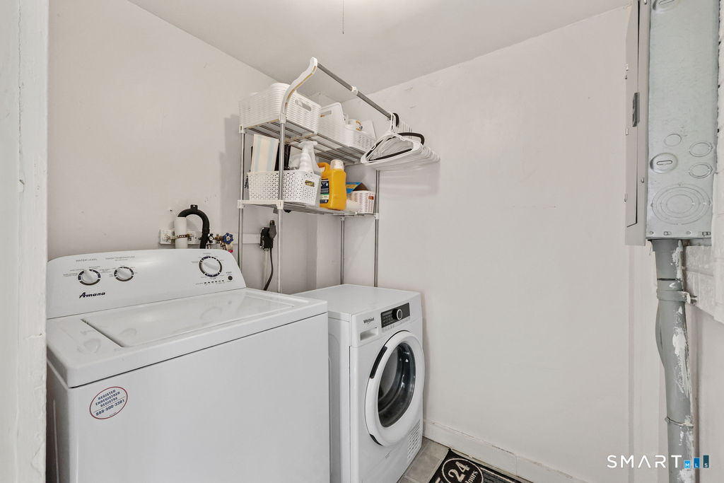 4 Hilltop Road New Haven, CT 06515 - Photo 8 of 39