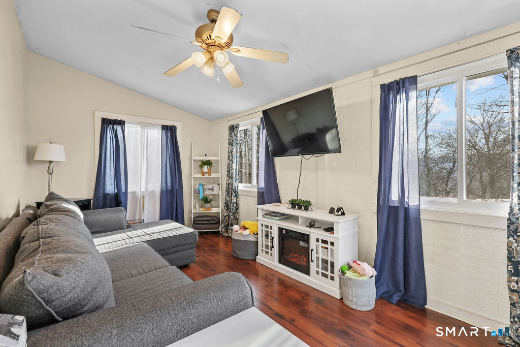 4 Hilltop Road New Haven, CT 06515 - Photo 9 of 39