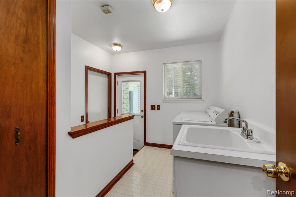 10100 Bridge Lake Road Clarkston, MI 48348 - Photo 20 of 39