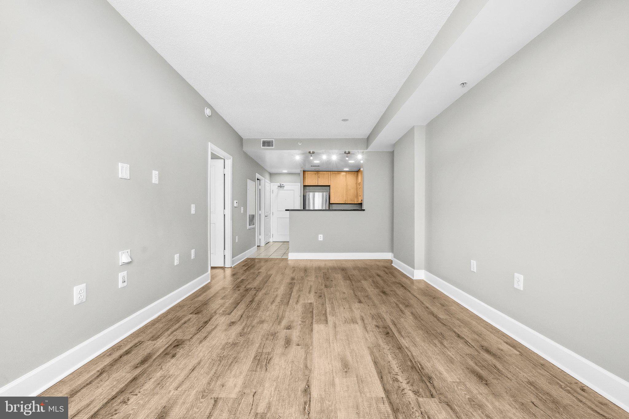 3600 South Glebe Road, Unit 308W Arlington, VA 22202 - Photo 9 of 37 Spacious, modern living area awaits you.