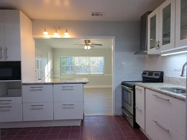 $2,500 | 4713 West El Prado Boulevard, Tampa, FL 33629