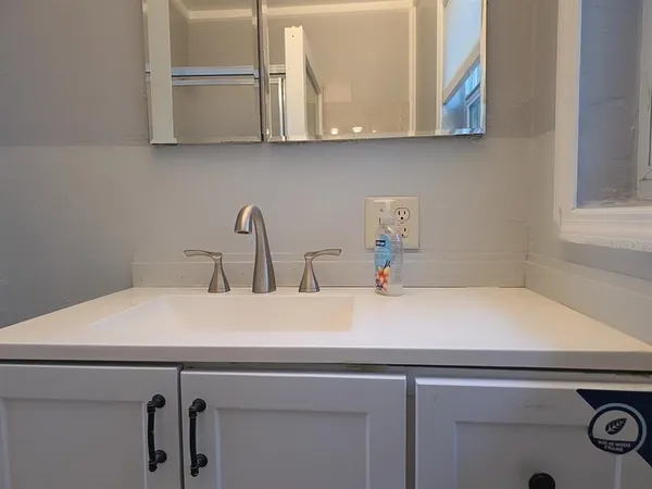 $2,500 | 4713 West El Prado Boulevard, Tampa, FL 33629