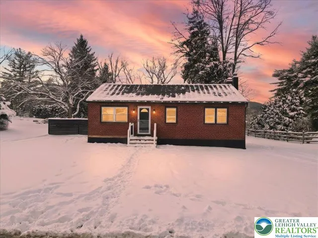 $379,900 | 1652 Pleasant View Road, Bethlehem, PA 18015