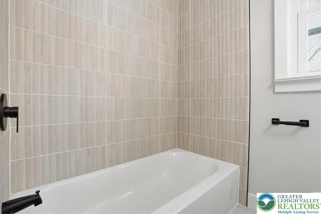 $379,900 | 1652 Pleasant View Road, Bethlehem, PA 18015