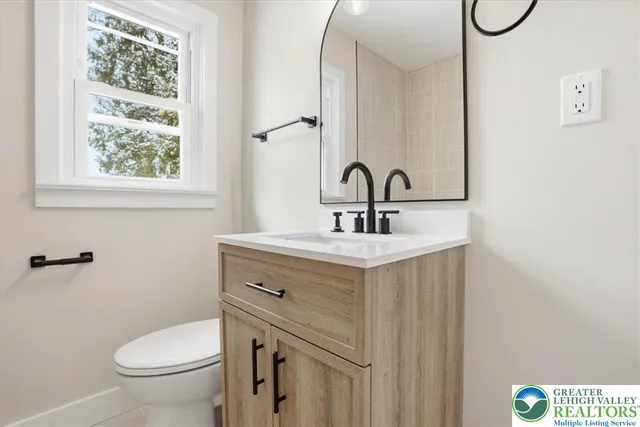 $379,900 | 1652 Pleasant View Road, Bethlehem, PA 18015