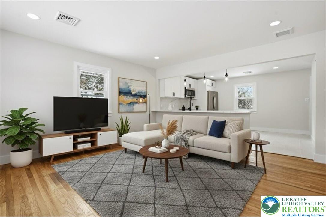 1652 Pleasant View Road Bethlehem, PA 18015 - Photo 2 of 31