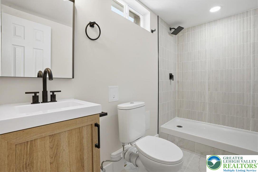 1652 Pleasant View Road Bethlehem, PA 18015 - Photo 23 of 31