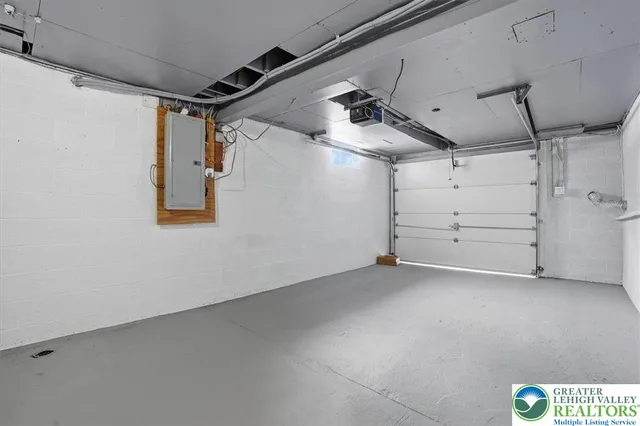 $379,900 | 1652 Pleasant View Road, Bethlehem, PA 18015