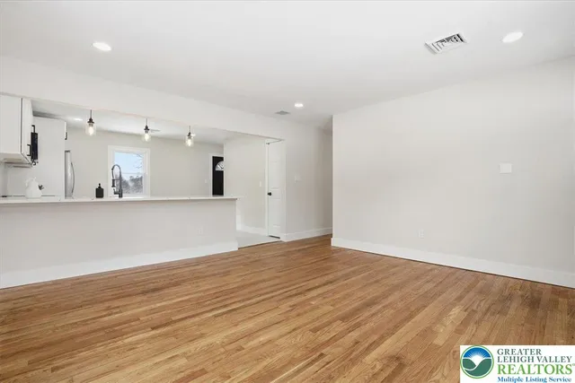 $379,900 | 1652 Pleasant View Road, Bethlehem, PA 18015