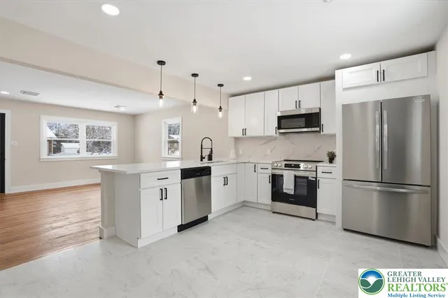 $379,900 | 1652 Pleasant View Road, Bethlehem, PA 18015