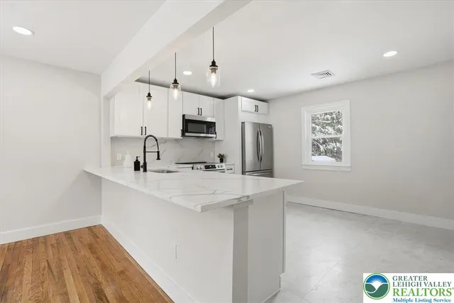 $379,900 | 1652 Pleasant View Road, Bethlehem, PA 18015