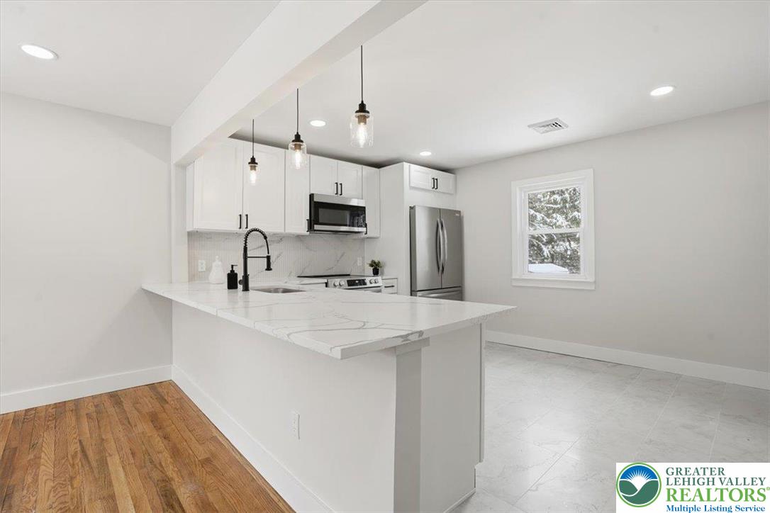 1652 Pleasant View Road Bethlehem, PA 18015 - Photo 9 of 31