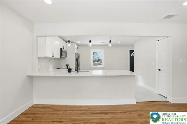 $379,900 | 1652 Pleasant View Road, Bethlehem, PA 18015