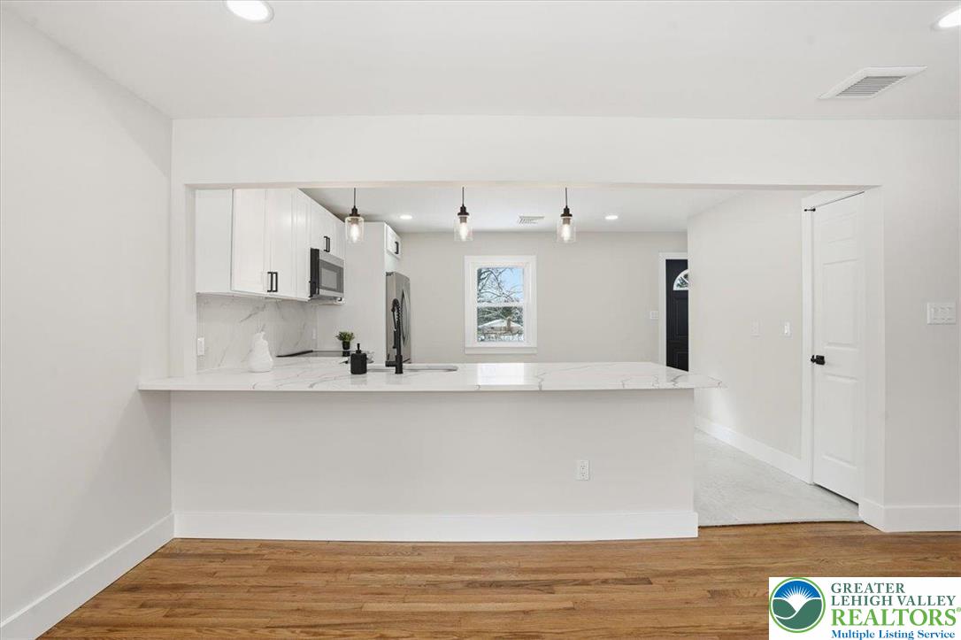 1652 Pleasant View Road Bethlehem, PA 18015 - Photo 10 of 31