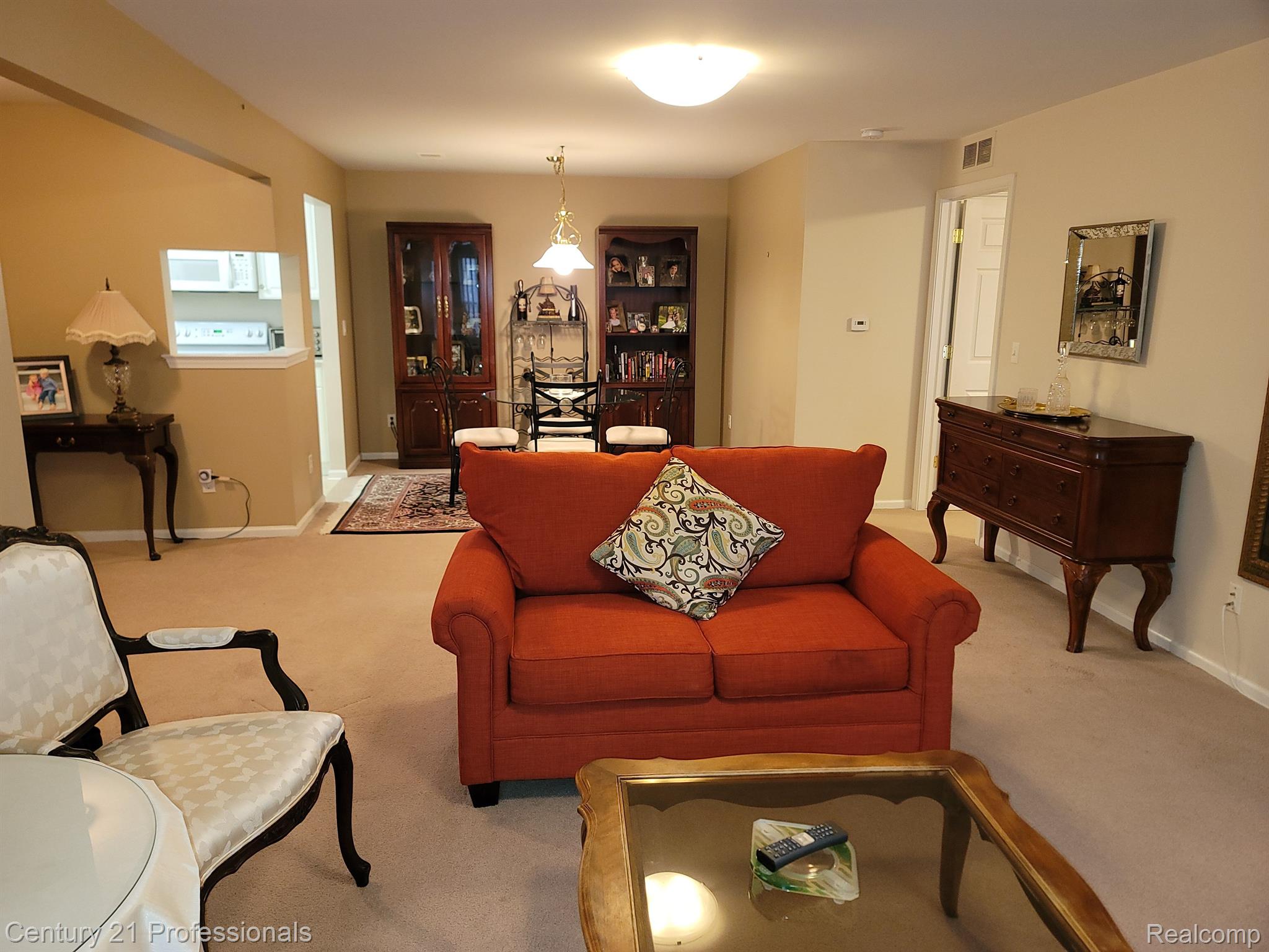 3637 Tremonte Circle Rochester, MI 48306 - Photo 19 of 32 Main Living Area