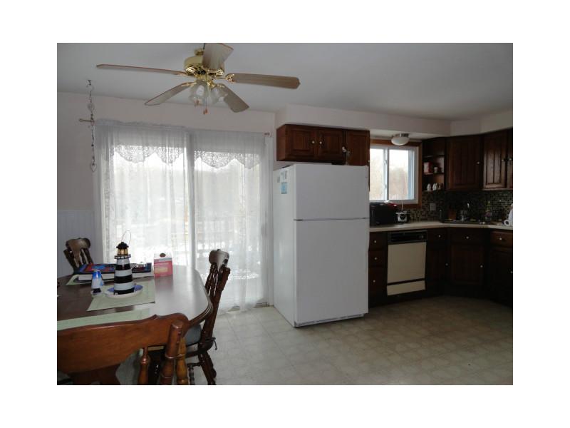 41 Long Meadow Road Portsmouth, RI 02871 - Photo 4 of 8 Kitchen.