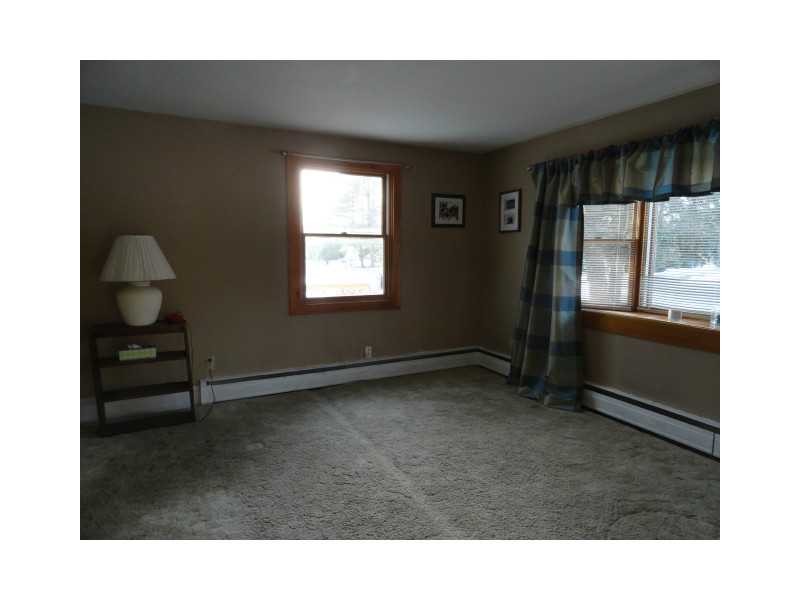 41 Long Meadow Road Portsmouth, RI 02871 - Photo 6 of 8 Living Room.