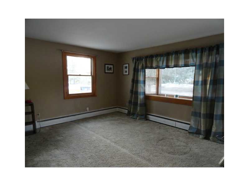41 Long Meadow Road Portsmouth, RI 02871 - Photo 7 of 8 Living Room.