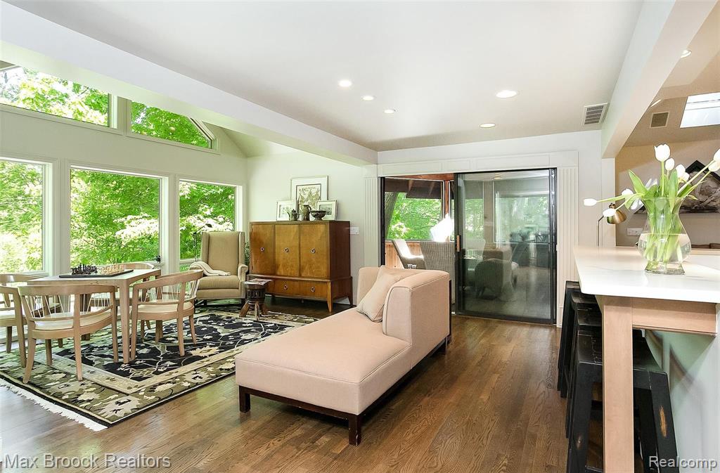 19248 Riverside Drive Beverly Hills, MI 48025 - Photo 13 of 54